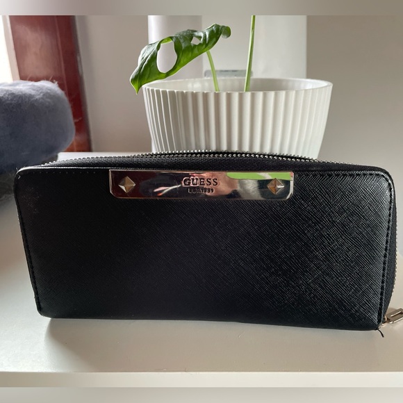 Guess wallet - Picture 1 of 4